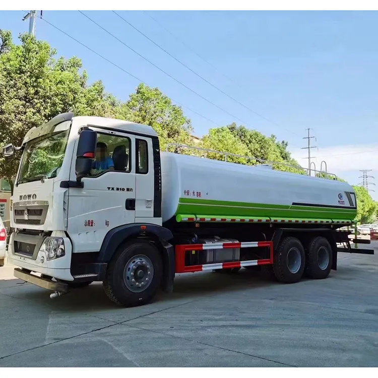 Вантажівка з спринклером